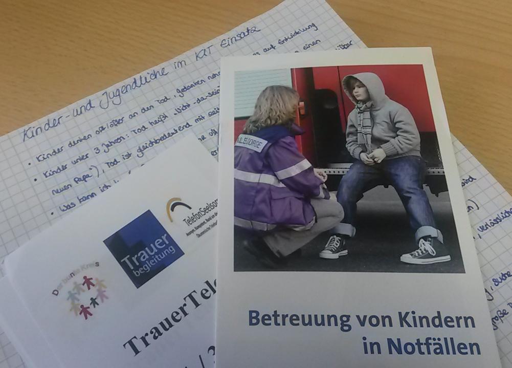 Mitschriften bei einer Fortbildung zum Thme Kinder und Jugendliche im KIT Einsatz